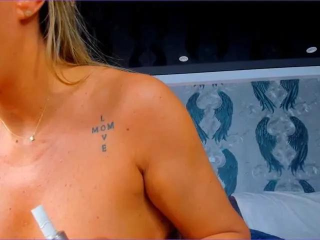 Explore hot camwhore Anneswhite anneswhite from BongaCams