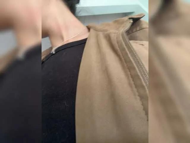 EllaThorne from BongaCams