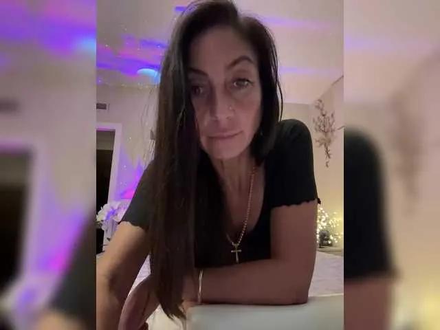 Hot IrinkaGata wants you to fuck her body now IrinkaGata from BongaCams