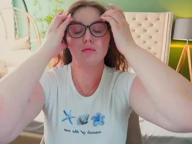 Cute LuxSopphia wants you to fuck her body now LuxSopphia from BongaCams