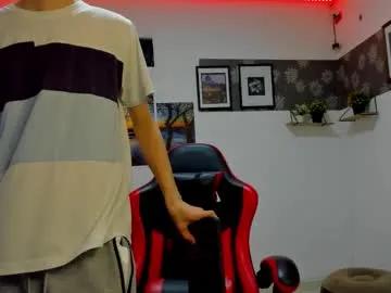 Join amazing camslut Andrew_2811 andrew_2811 from Chaturbate
