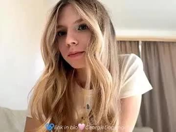 Cute Chloe_show wants you to fuck her body now chloe_show from Chaturbate