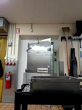 Join sexy stripper Dropdingo Dropdingo from StripChat