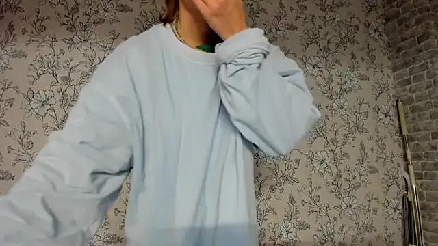 EllaSky_xoxo from StripChat