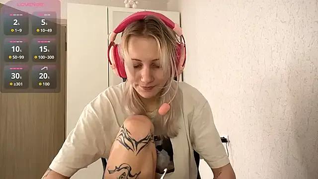 FoxySable from StripChat