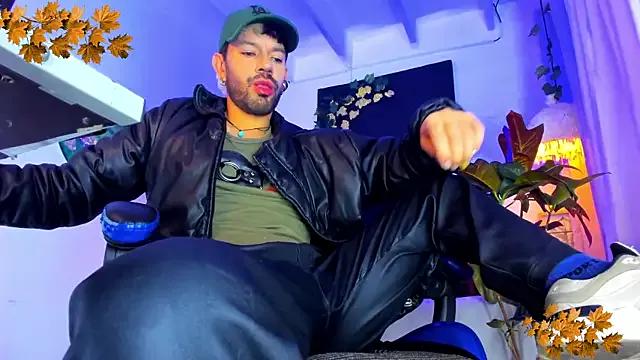 LatinMilk_ from StripChat