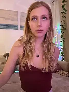 LunaRase from StripChat