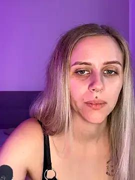 lunawolf21 from StripChat