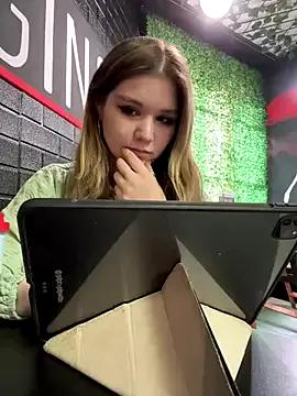 PumaShyXD from StripChat