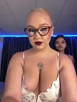 RollDolls from StripChat