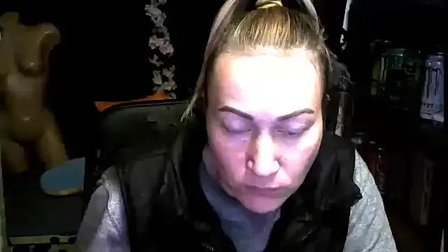 Watch WLESLYMOSw, she wants to masturbate for you wLESLYMOSw from StripChat